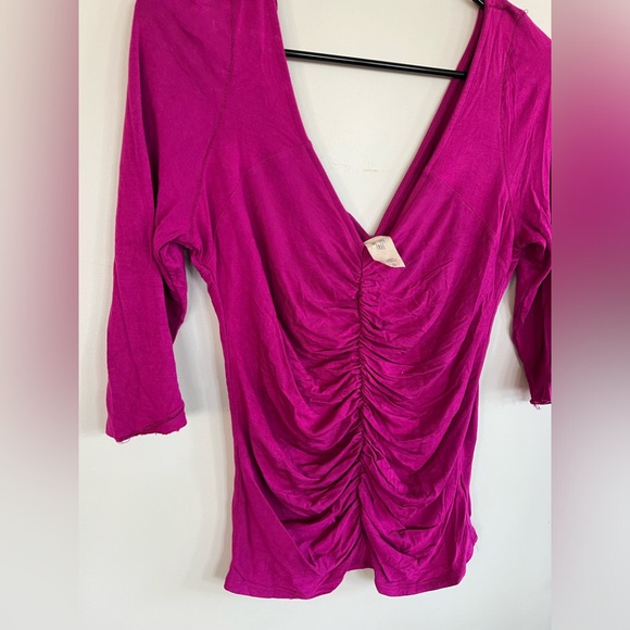 Free People Women's V-Neck Magenta Top - Picture 2 of 5